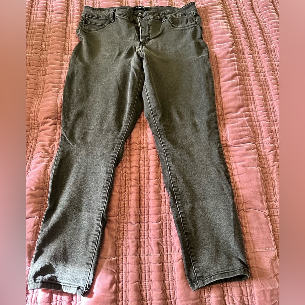 d.jeans size 16P skinny black straight leg jeans. Very stretchy.